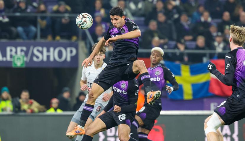 Anderlecht's Yasin Ozcan fights for the ball during a soccer match between RSC Anderlecht and FCV Dender EH, Sunday 25 January 2026 in Brussels, on day 22 of the 2025-2026 'Jupiler Pro League' first division of the Belgian championship. BELGA PHOTO VIRGINIE LEFOUR