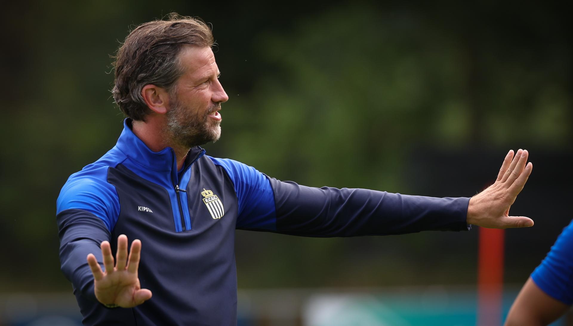 Charleroi's head coach Rik De Mil gestures during a training session during the summer camp of Belgian soccer team Sporting Charleroi, Tuesday 15 July 2025 in Garderen, The Netherlands, in preparation of the upcoming 2025-2026 Belgian first division soccer season. BELGA PHOTO VIRGINIE LEFOUR