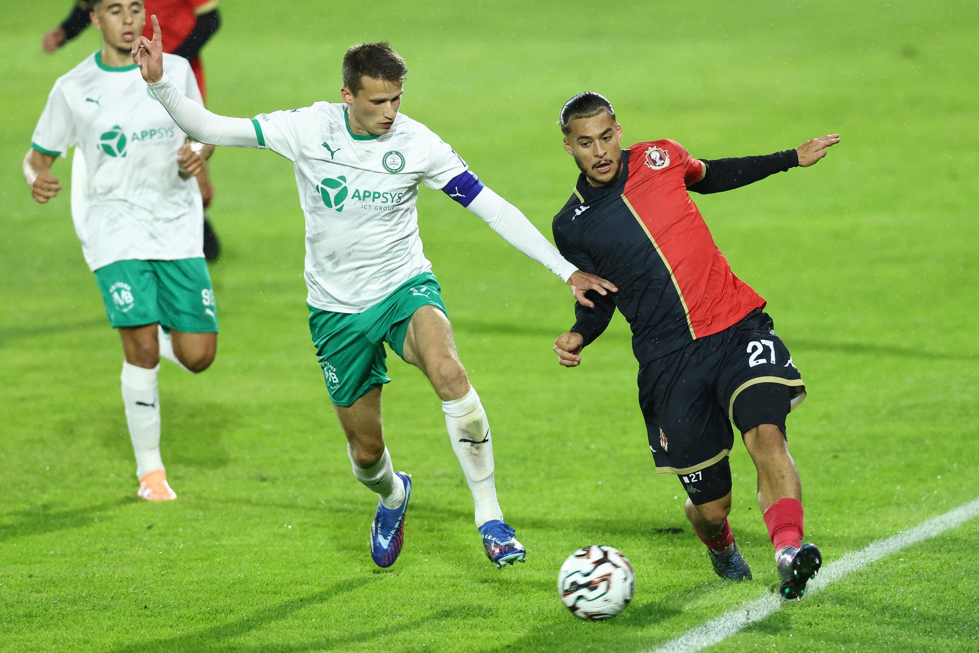 Lommel's Lucas Schoofs and Seraing's Thiago Paulo Da Silva fight for the ball during a soccer game between RFC Seraing and Lommel SK, Friday 03 October 2025 in Seraing, on day 9 of the 2025-2026 'Challenger Pro League' 1B second division of the Belgian championship. BELGA PHOTO BRUNO FAHY