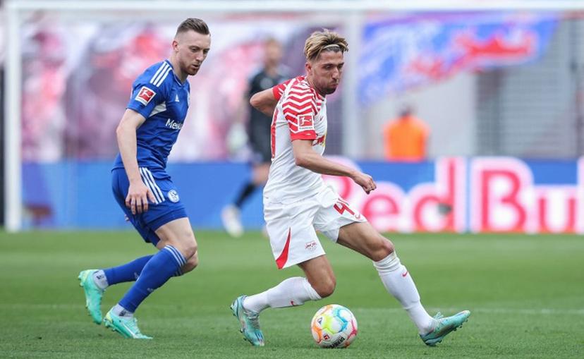 Leipzig's Slovenian midfielder Kevin Kampl (R) and Schalke's German midfielder Tobias Mohr vie for the ball during the German first division Bundesliga football match between RB Leipzig and FC Schalke 04 in Leipzig, eastern Germany on May 27, 2023.  Ronny Hartmann / AFP