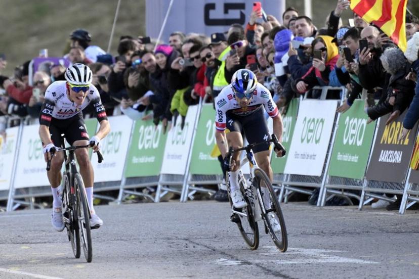 Team UAE's Juan Ayuso (L) and Team Bora's Primoz Roglic sprint to cross the finish line in first and second place respectively during the 3rd stage of the 2025 Volta a Catalunya cycling tour of Catalonia, a 178,3 km race between Viladecans and La Molina, on March 26, 2025.  Josep LAGO / AFP
