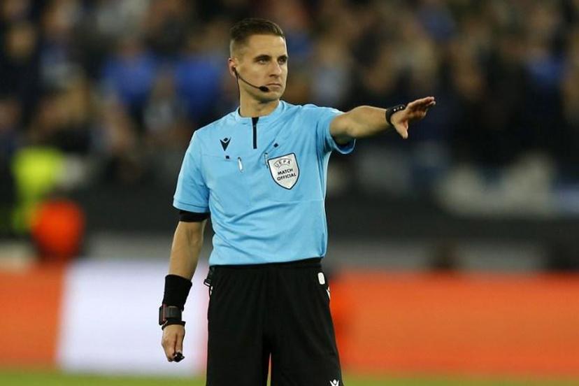 Lithuanian referee Donatas Rumsas gestures during the UEFA Europa League group H football match between West Ham United and Genk at The London Stadium, in east London on October 21, 2021.  Ian KINGTON / AFP