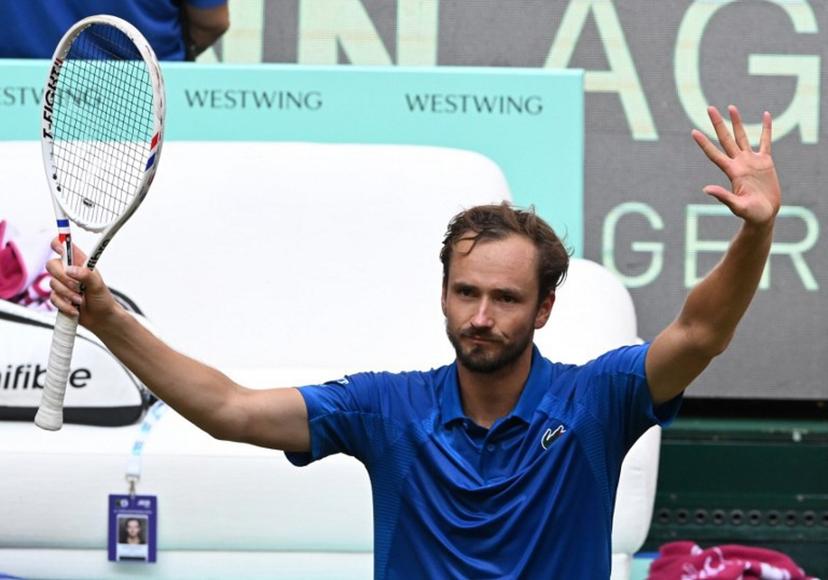Russia's Daniil Medvedev celebrates after the men's singles semi-final match against Germany's Alexander Zverev (not in picture) at the Halle Open ATP tennis tournament in Halle, western Germany, on June 21, 2025.  CARMEN JASPERSEN / AFP