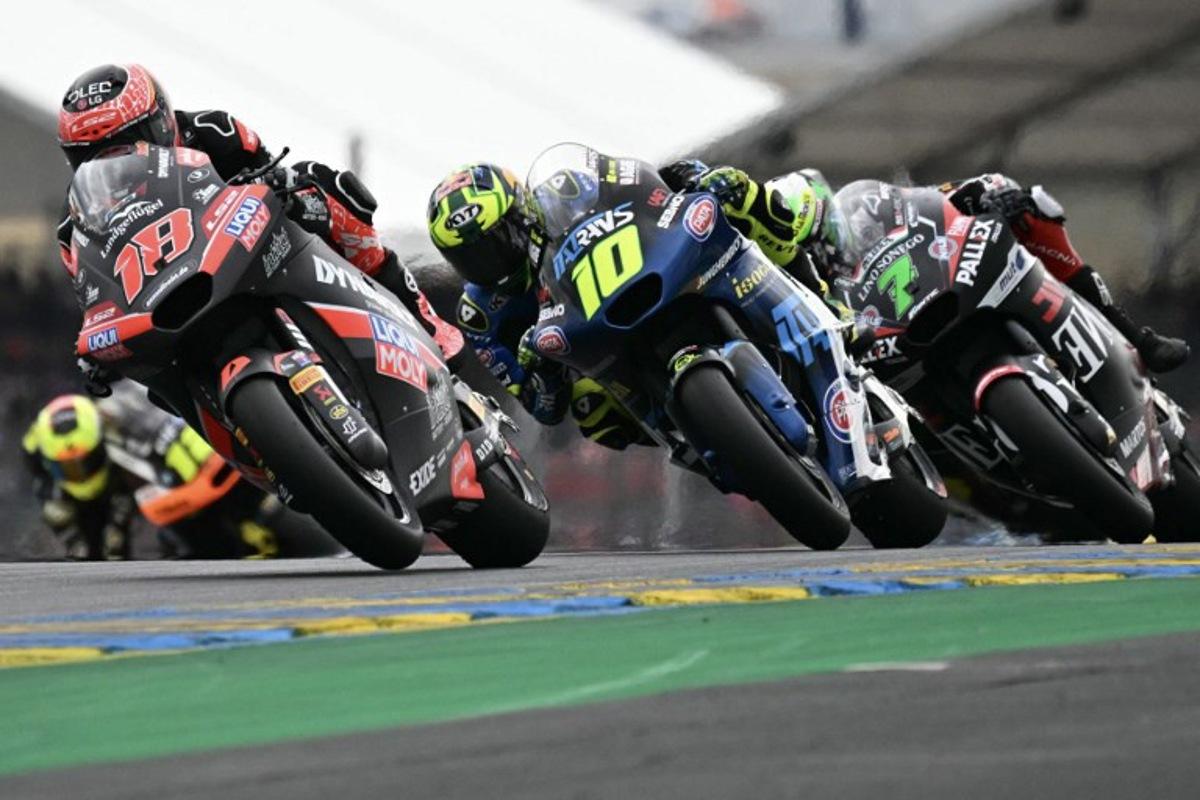 (from L) Liqui Moly Dynavolt Itact GP team's Spanish Moto2 rider Manuel Gonzalez, Italtrans Racing Team's Brazilian Moto2 rider Diogo Moreira, Fantic Racing Lino Sonego team's Belgian Moto2 rider Barry Baltus ride in the France Moto2 race at the Le Mans Circuit on May 11, 2025.   LOIC VENANCE / AFP