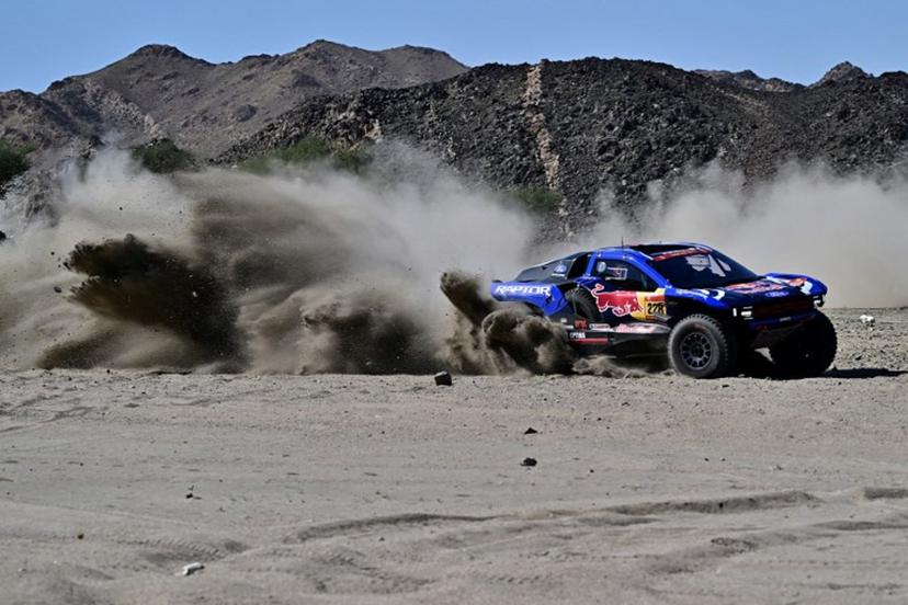 Ford Racing US driver Mitch Guthrie Jr and his co-driver US's Kellon Walch compete in the prologue, which determines the starting line-up for the first stage of the 48th edition of the Dakar Rally 2026, between Yanbu and Yanbu, Saudi Arabia, on January 3, 2026.  Giuseppe CACACE / AFP