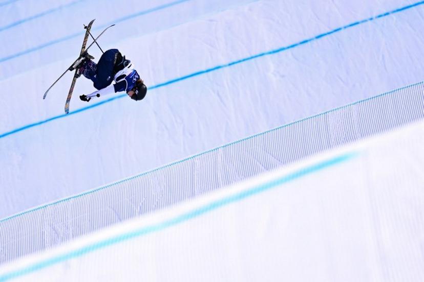 Britain's Kirsty Muir competes in the freestyle skiing women's freeski slopestyle final run 3 during the Milano Cortina 2026 Winter Olympic Games at Livigno Snow Park-Slopestyle, in Livigno (Valtellina), on February 9, 2026.  Kirill KUDRYAVTSEV / AFP