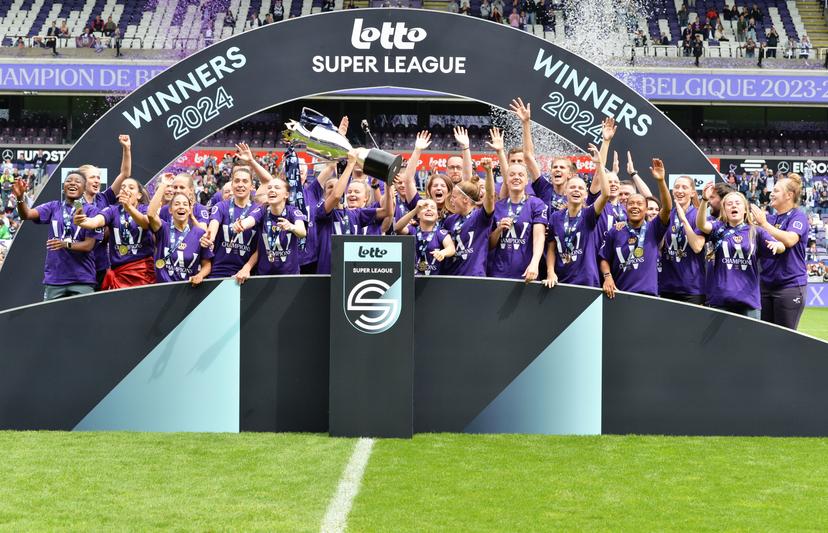 RSCA's players celebrate after winning the Super League women's championship, after a soccer game between RSCA Women and KRC Genk, Saturday 25 May 2024 in Brussels, on day 10/10 of the play-off group A of the Super League women's championship.  BELGA PHOTO JILL DELSAUX