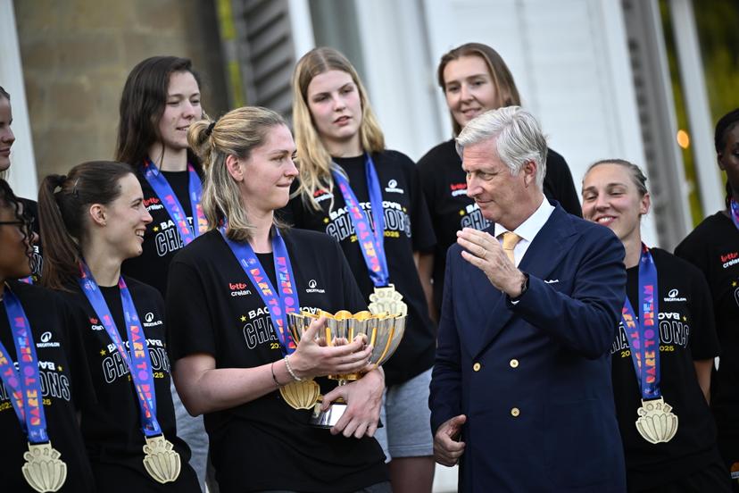 Belgium's captain Emma Meesseman and King Philippe - Filip of Belgium pictured at a reception to congratulate Belgian national women basket team 'the Belgian Cats', who won yesterday's European Championship final, Monday 30 June 2025, at the Royal Castle in Laken/ Laeken, Brussels. Yesterday the Cats successfully defended their European title, beating Spain in the final of the FIBA Women's EuroBasket 2025.  BELGA PHOTO JASPER JACOBS