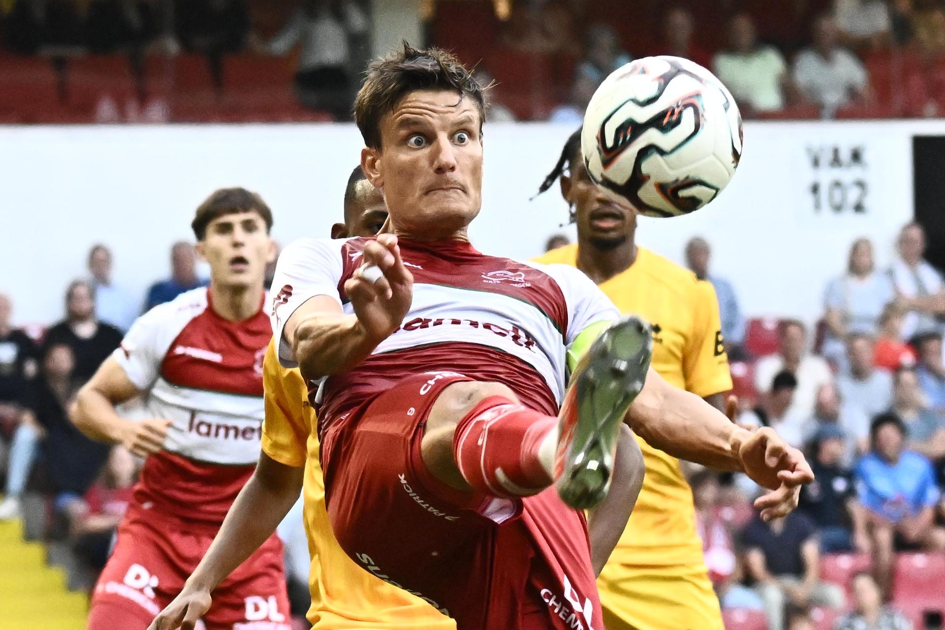 Essevee's Jelle Vossen pictured in action during a soccer match between Zulte Waregem and KV Mechelen, Saturday 26 July 2025 in Waregem, on day 1 of the 2025-2026 'Jupiler Pro League' first division of the Belgian championship. BELGA PHOTO MAARTEN STRAETEMANS