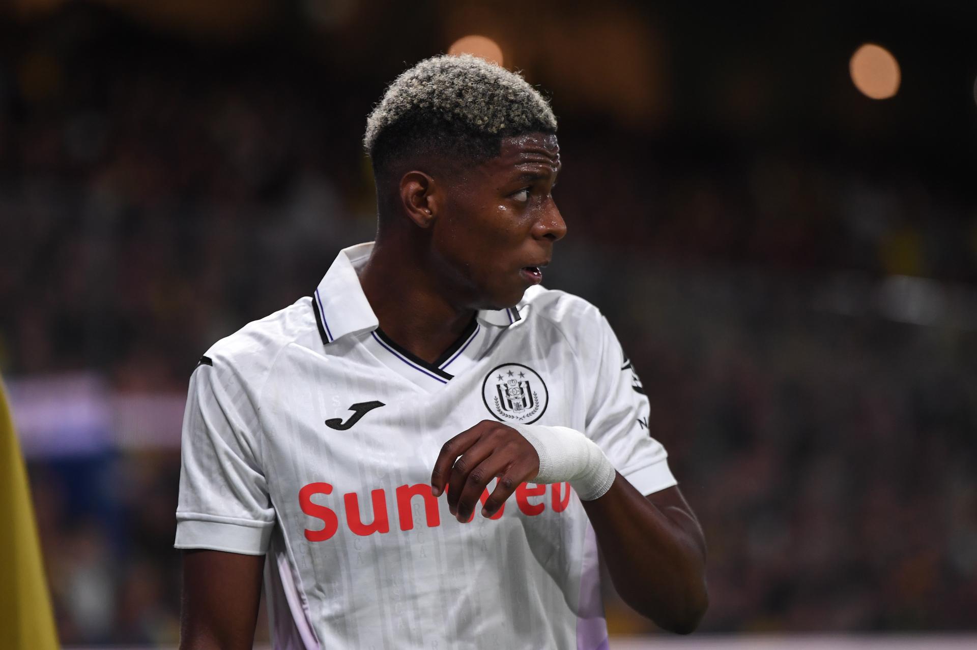 Anderlecht's Nilson Angulo looks dejected during a soccer match between Belgian soccer team Anderlecht and Greek team AEK Athens, in Athens, Greece, on Thursday 28 August 2025, the return leg in the play-offs of the UEFA Conference League competition. The first leg ended 1-1. BELGA PHOTO EUROKINISSI