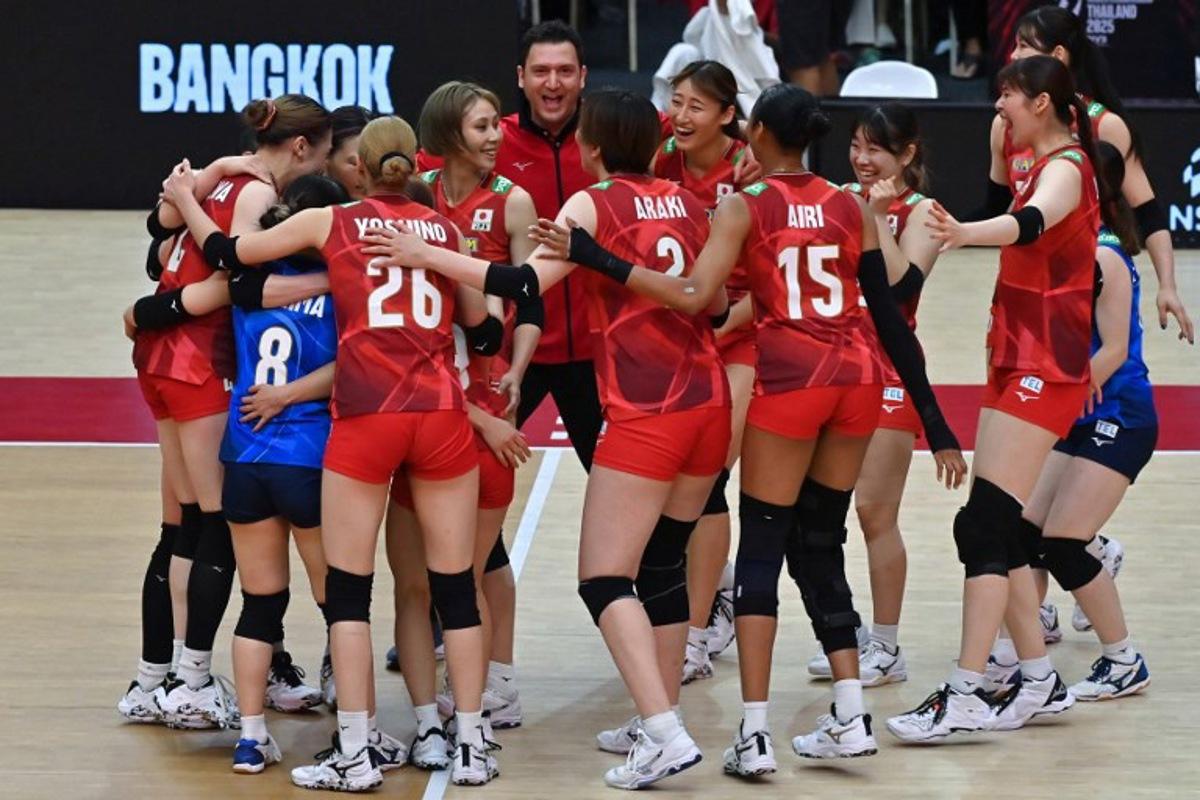 Team Japan celebrates beating the Netherlands in their 2025 Women's Volleyball World Championships quarter-final match in Bangkok on September 3, 2025.  Amaury PAUL / AFP