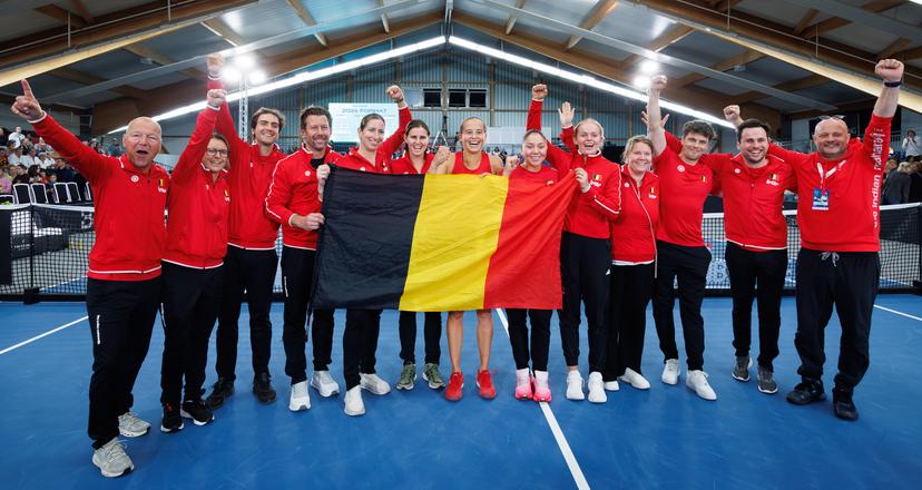 Belgium's players and staff celebrate after a tennis match between Belgian Vandewinkel and German Seidel, the second match of the meeting between Belgium and Germany in the Billie Jean King Cup Play-offs, on Sunday 16 November 2025 in Ismaning, Germany. PHOTO BENOIT DOPPAGNE