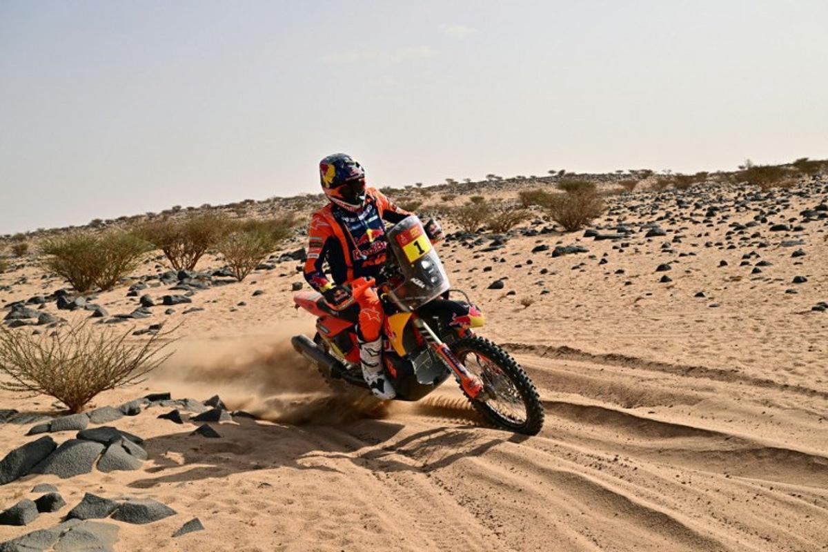 Australian rider Daniel Sanders competes with a Ktm 450 Rally Factory during Stage 11 of the 48th edition of the Dakar Rally 2026 between Bisha and al-Henakiyah in Saudi Arabia on January 15, 2026.  Giuseppe CACACE / AFP