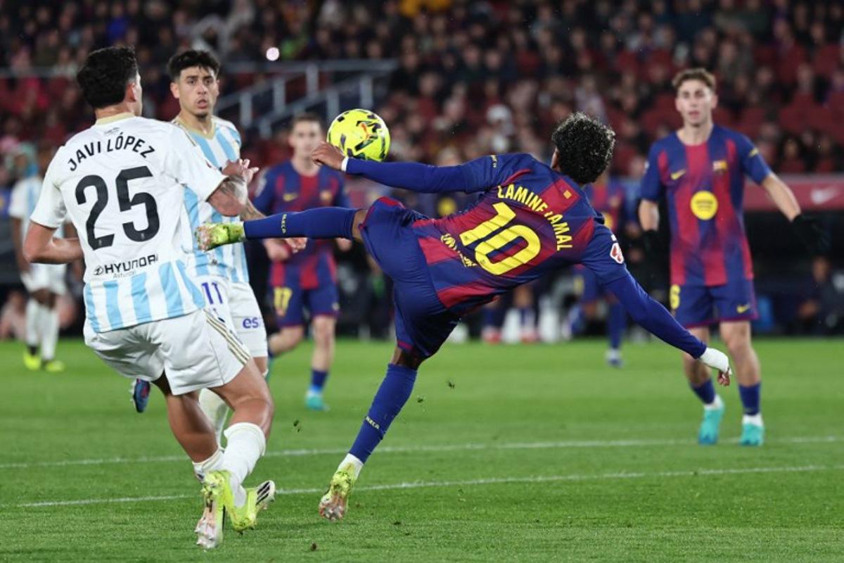 Barcelona's Spanish forward #10 Lamine Yamal scores his team's third goal during the Spanish league football match between FC Barcelona and Real Oviedo at Camp Nou Stadium in Barcelona on January 25, 2026.  Josep LAGO / AFP