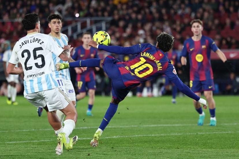 Barcelona's Spanish forward #10 Lamine Yamal scores his team's third goal during the Spanish league football match between FC Barcelona and Real Oviedo at Camp Nou Stadium in Barcelona on January 25, 2026.  Josep LAGO / AFP
