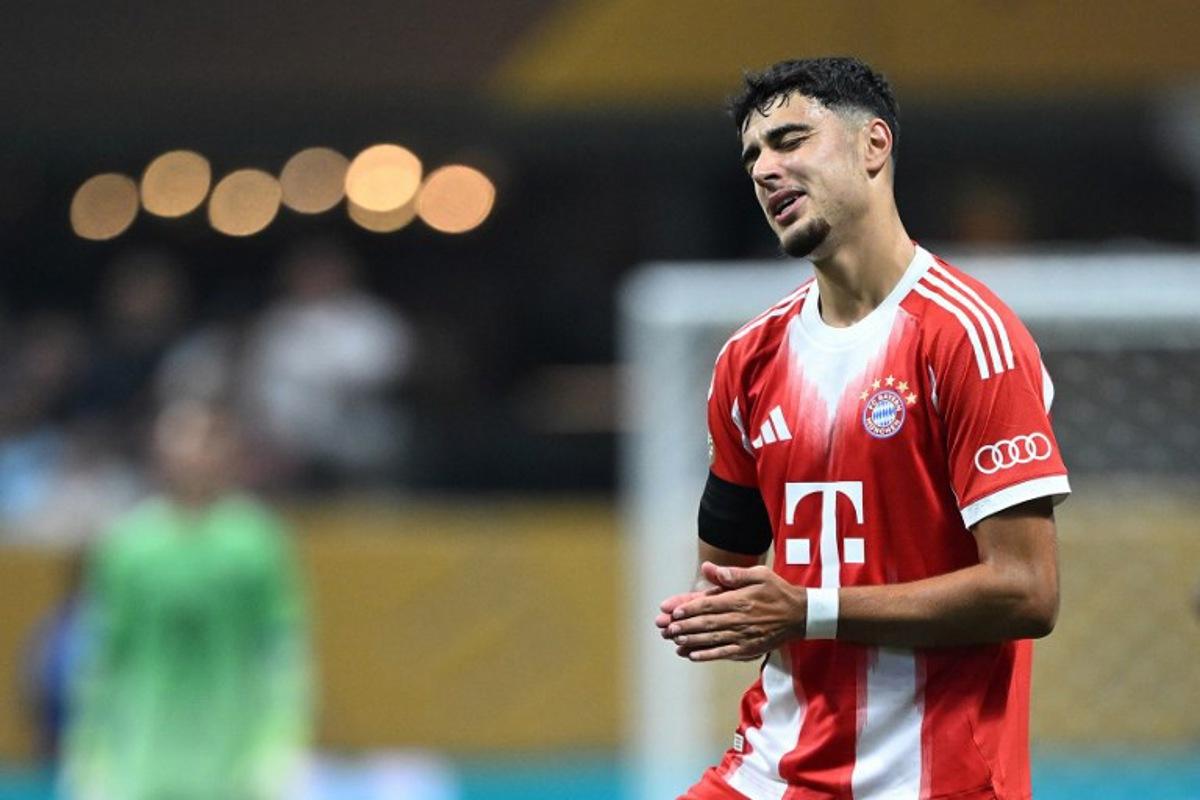 Bayern Munich's German midfielder #45 Aleksandar Pavlovic gestures during the FIFA Club World Cup 2025 quarterfinal football match between France's Paris Saint-Germain and Germany's Bayern Munich at the Mercedes-Benz Stadium in Atlanta on July 5, 2025.  PATRICIA DE MELO MOREIRA / AFP