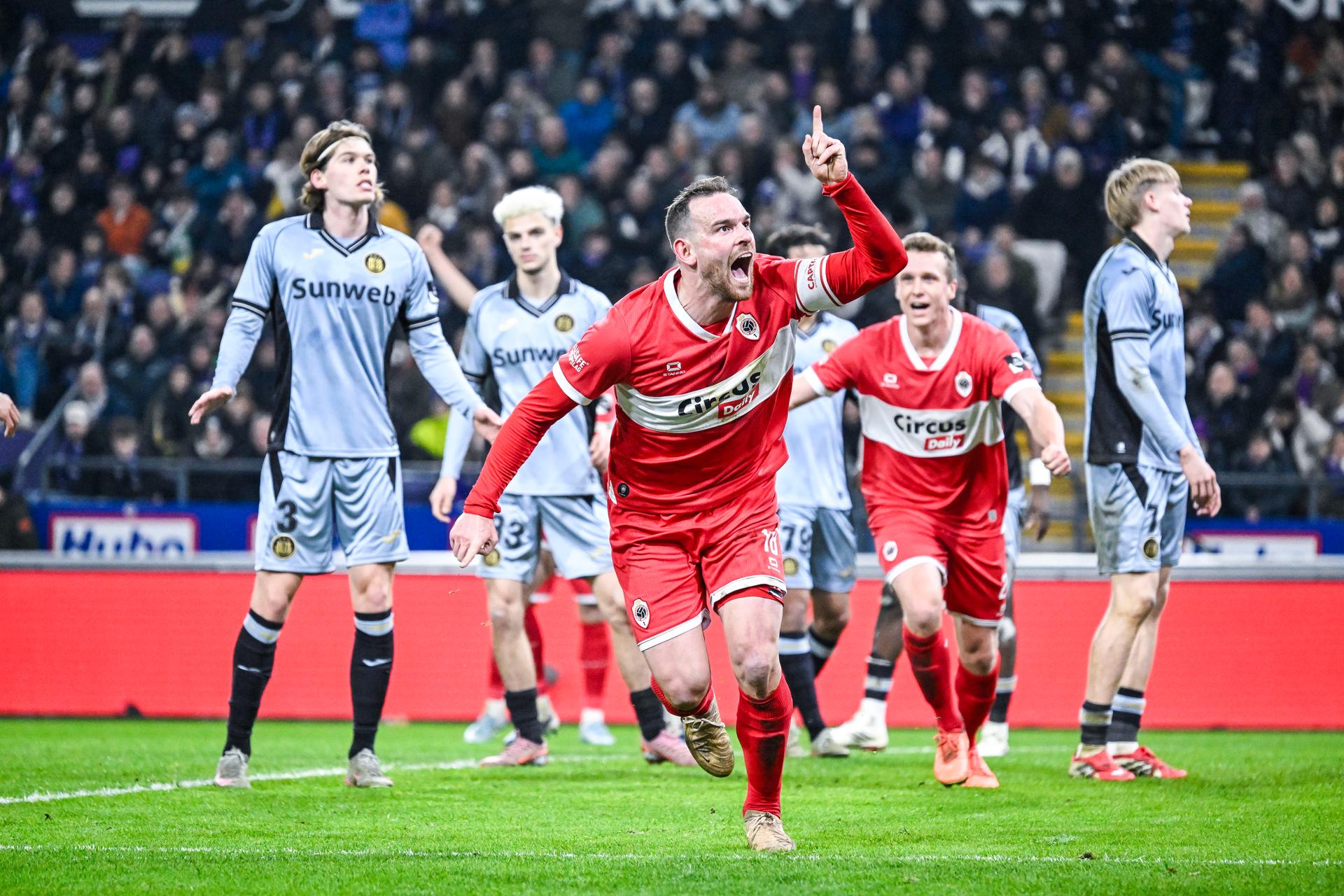 Antwerp's Vincent Janssen celebrates after scoring during a soccer game between RSC Anderlecht and Royal Antwerp FC, in the first leg of the 1/2 final of the Croky Cup Belgian cup, Thursday 05 February 2026 in Antwerp. BELGA PHOTO TOM GOYVAERTS