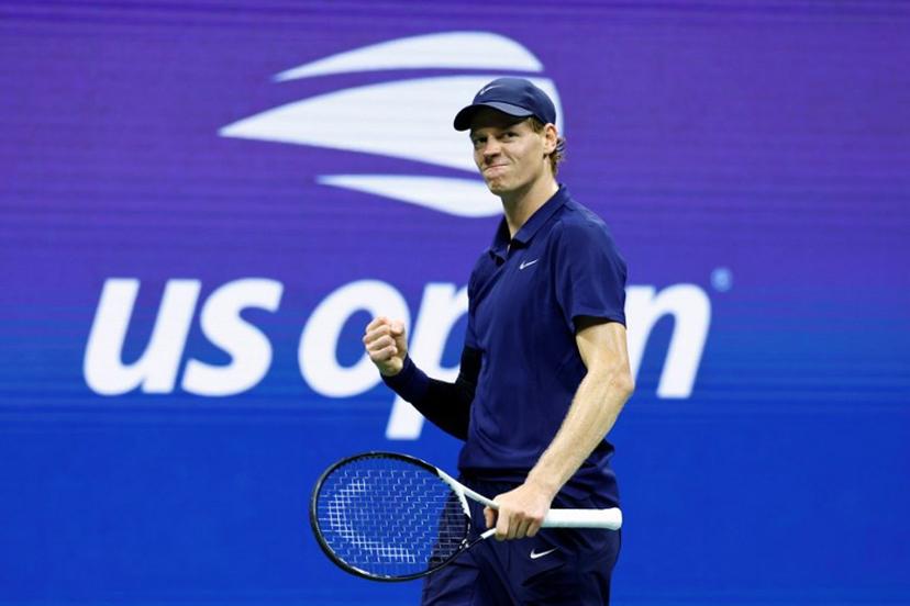 Italy's Jannik Sinner celebrates during his men's singles semifinal tennis match against Canada's Felix Auger-Aliassime on day thirteen of the US Open tennis tournament at the USTA Billie Jean King National Tennis Center in New York City, on September 5, 2025.  KENA BETANCUR / AFP