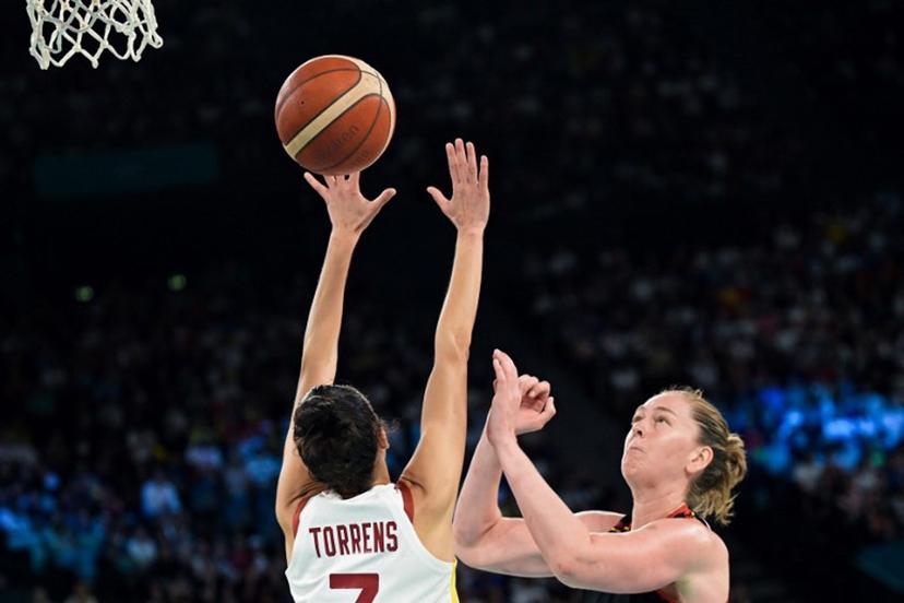 Spain's #07 Alba Torrens blocks the ball against Belgium's #11 Emma Meesseman in the women's quarterfinal basketball match between Spain and Belgium during the Paris 2024 Olympic Games at the Bercy Arena in Paris on August 7, 2024.  Damien MEYER / AFP