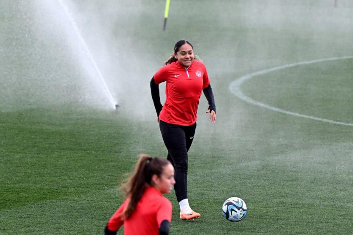 Canada's Olivia Smith reacts as the sprinklers are turned on in a training session at the Lakeside Stadium in Melbourne on July 30, 2023, on the eve of the Women's World Cup football match between Canada and Australia.   William WEST / AFP