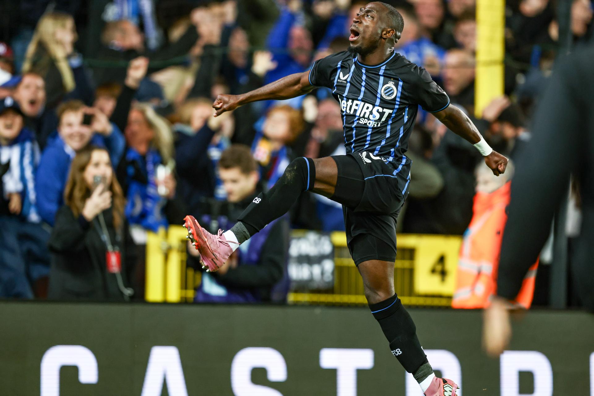 Club's Carlos Forbs celebrates after scoring during a soccer match between Club Brugge and Royale Union Saint-Gilloise, Sunday 05 October 2025 in Brugge, on day 10 of the 2025-2026 'Jupiler Pro League' first division of the Belgian championship. BELGA PHOTO BRUNO FAHY