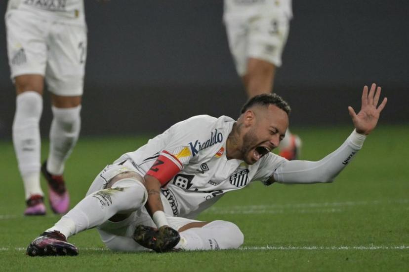 Santos' forward #10 Neymar reacts during the Campeonato Paulista A1 football match between Corinthians and Santos at Arena Corinthians in Sao Paulo on February 12, 2025.  NELSON ALMEIDA / AFP