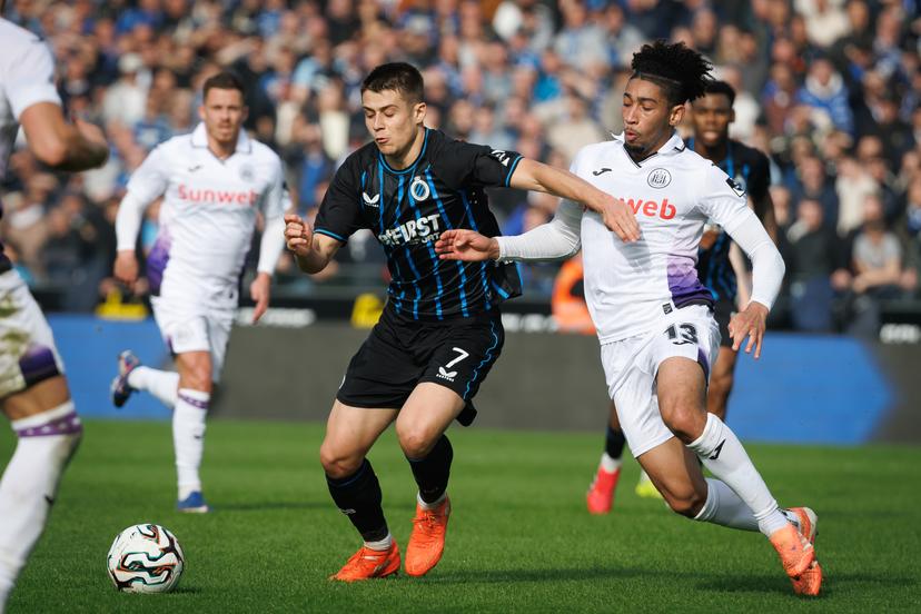 Club's Nicolo Tresoldi and Anderlecht's Nathan Saliba fight for the ball during a soccer match between Club Brugge and RSC Anderlecht, Sunday 08 March 2026 in Brugge, on day 28 (out of 30) of the 2025-2026 'Jupiler Pro League' first division of the Belgian championship. BELGA PHOTO KURT DESPLENTER