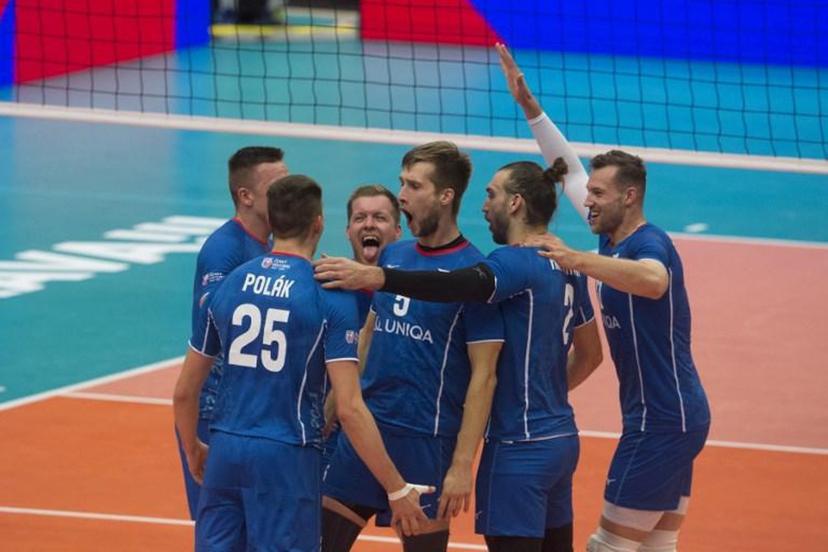 Players of the Czech Republic celebrate scoring during the EuroVolley 2021 Men Round of last 16 match between the Czech Republic and France on September 13, 2021 in Ostrava, Czech Republic.  Michal CIZEK / AFP