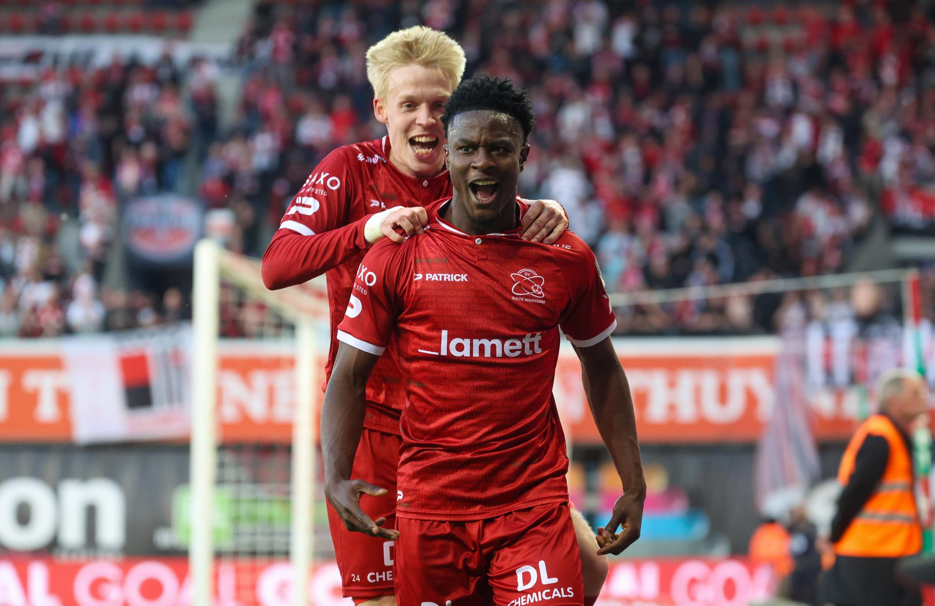 Essevee's Wilguens Paugain celebrates during a soccer game between SV Zulte Waregem and RWD Molenbeek, Friday 18 April 2025 in Waregem, on the 30th and last day of the 2024-2025 'Challenger Pro League' 1B second division of the Belgian championship. BELGA PHOTO VIRGINIE LEFOUR