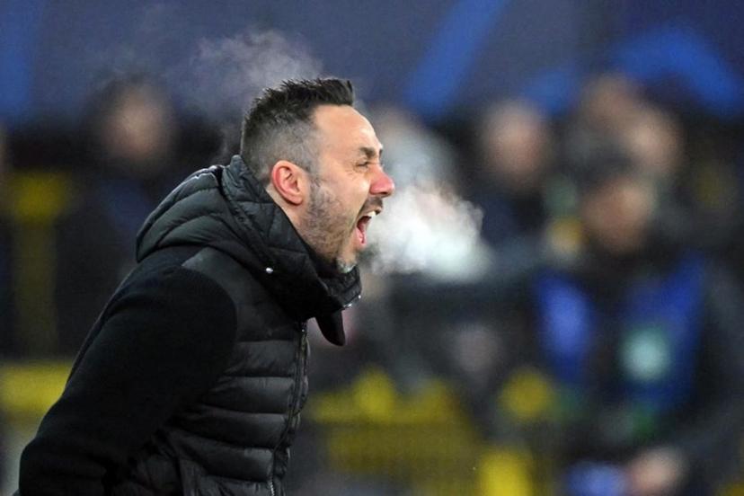 Marseille's Italian head coach Roberto De Zerbi gives instructions to his players during the UEFA Champions League, league phase day 8, football match between Club Brugge KV and Olympique de Marseille, at the Jan Breydel Stadium in Bruges on January 28, 2026.  NICOLAS TUCAT / AFP