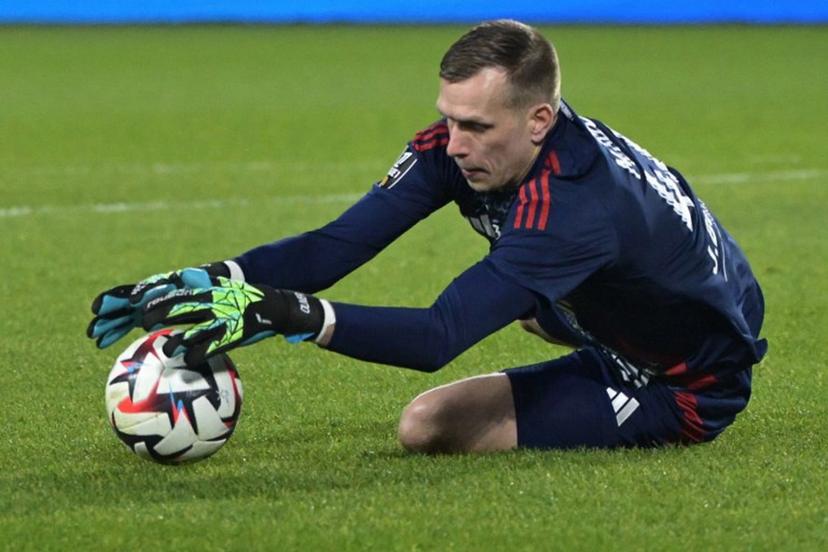 Brest's Dutch goalkeeper #40 Marco Bizot catches the ball during the French L1 football match between FC Nantes and Stade Brestois 29 (Brest) at the Stade de la Beaujoire-Louis Fonteneau in Nantes, western France on February 7, 2025.  Damien Meyer / AFP