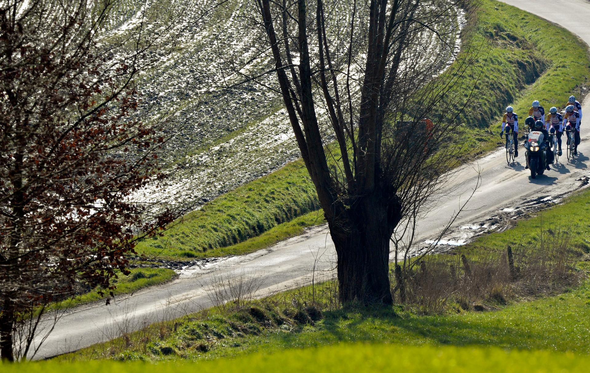 20130218 - ZOTTEGEM, BELGIUM: Lotto - Belisol riders team in action on the 'Varent' in Oudenaarde during a track reconnaissance ahead of Saturday's 'Omloop Het Nieuwsblad', the first cycling race of the season in Belgium, Monday 18 February 2013. BELGA PHOTO BENOIT DOPPAGNE
