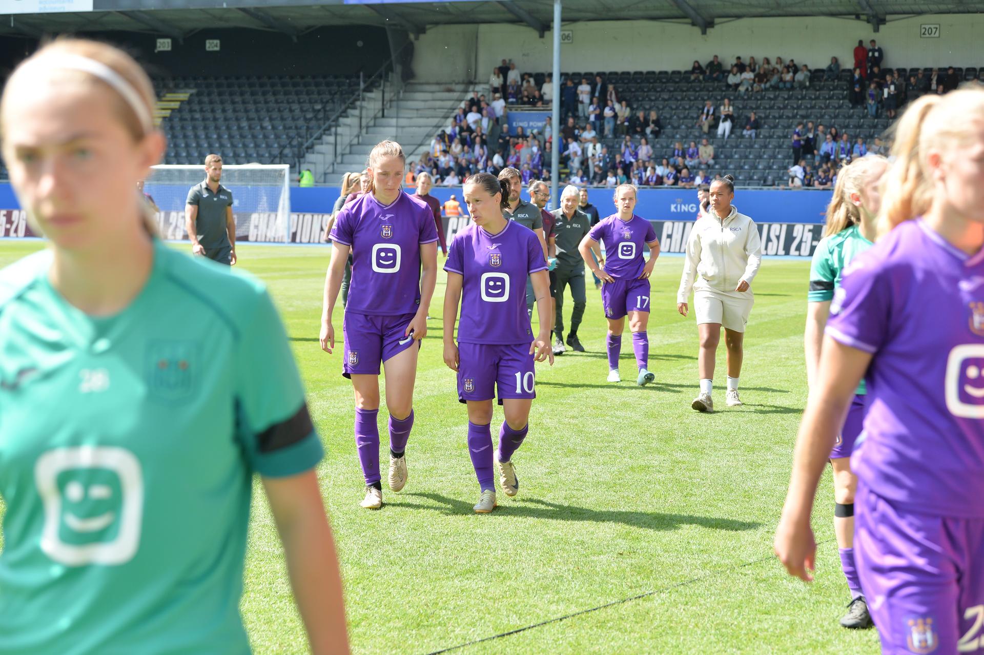 Anderlecht's players look dejected after a soccer match between Oud-Heverlee Leuven and RSCA Women, Saturday 17 May 2025 in Heverlee, on day 6 (out of 6) of the Play-offs of the 2024-2025 'Super League Women' first division of the Belgian championship. BELGA PHOTO JILL DELSAUX