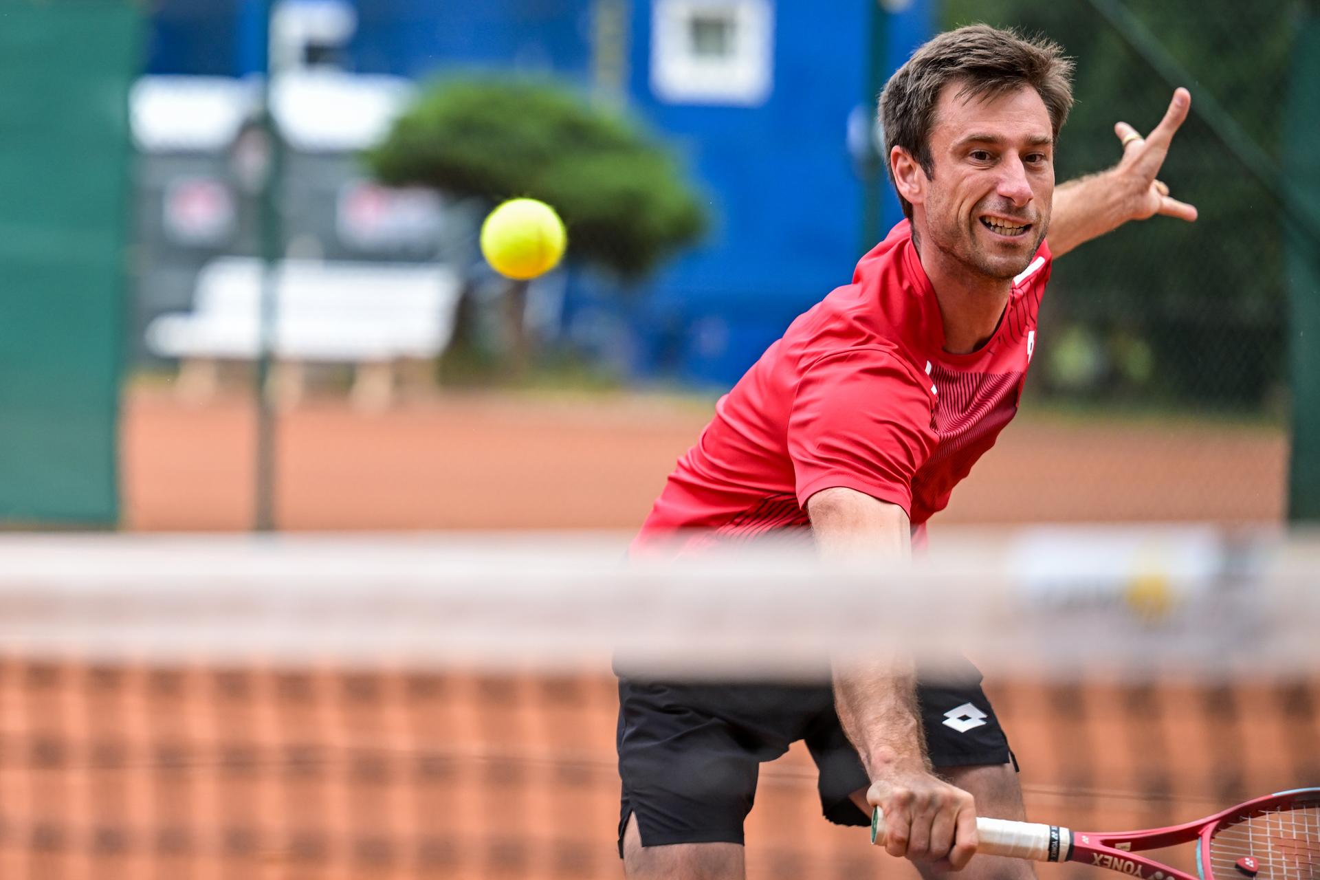 Belgian Sander Gille is pictured in action during a training practice at the 'WAC Wiener Athletic Club' stadium, in preparation of the Davis Cup quelifiers between Belgium and Austria, in Vienna, on Thursday 17 September 2026.  BELGA PHOTO DAVID PINTENS