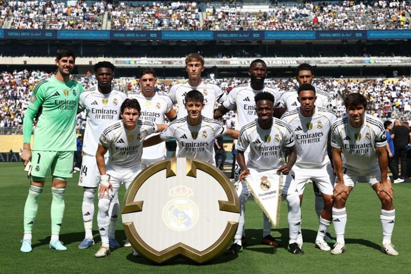 Real Madrid's players pose for a team photo ahead of the the FIFA Club World Cup 2025 quarterfinal football match between Spain's Real Madrid and Germany's Borussia Dortmund at the MetLife stadium in East Rutherford, New Jersey on July 05, 2025.  FRANCK FIFE / AFP