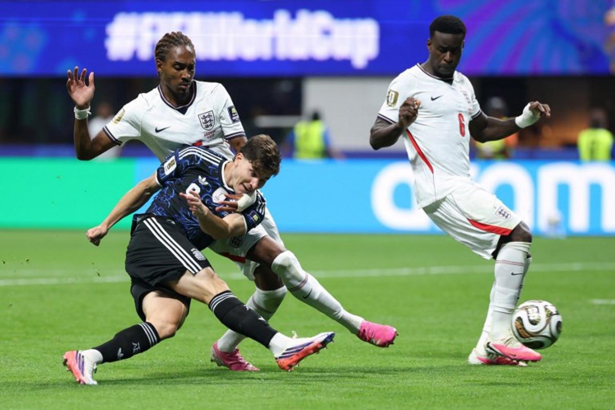 Argentina's forward #09 Julian Alvarez and England's defender #25 Djed Spence fight for the ball next to England's defender #06 Marc Guehi during the 2026 World Cup football tournament semi-final match between England and Argentina at the Atlanta Stadium in Atlanta on July 15, 2026.   Thomas COEX / AFP