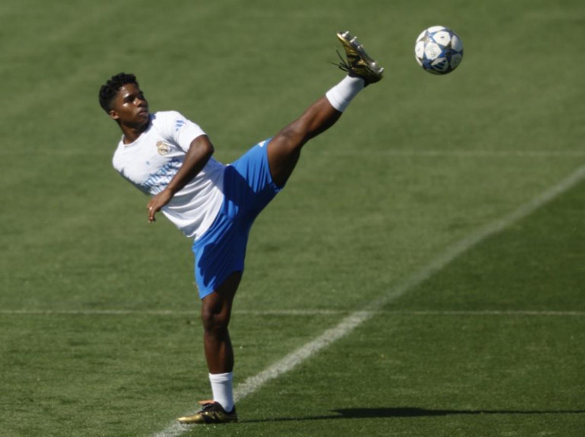 Real Madrid's Brazilian forward #09 Endrick kicks the ball during a training on the eve of the UEFA Champions League first round day 1 football match between Real Madrid CF and Olympique de Marseille  at the Real Madrid Sports City in Valdebebas, in the outskirts of Madrid on September 15, 2025.   Pierre-Philippe MARCOU / AFP