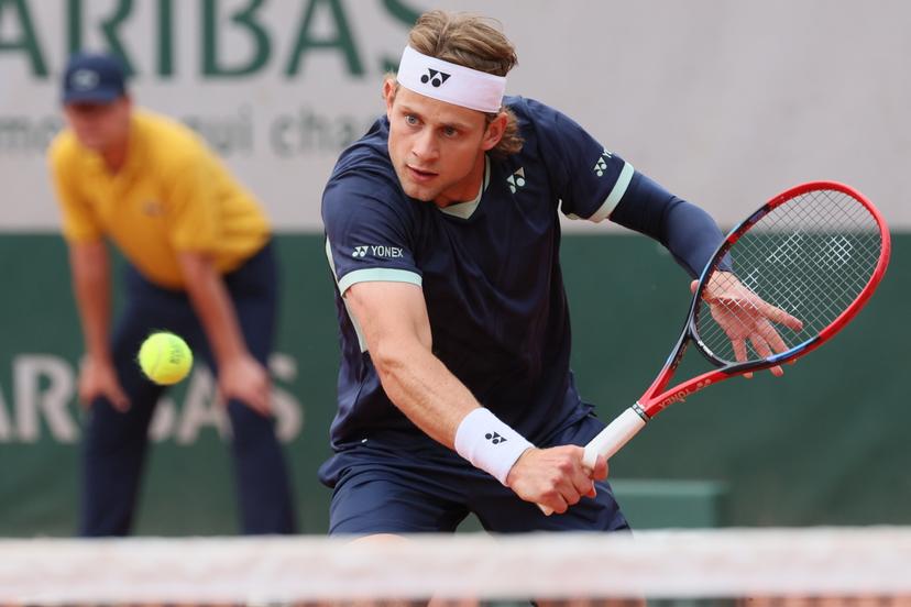 Belgian Zizou Bergs and Dutch Jesper De Jong pictured during a doubles tennis match between Belgian-Dutch Pair Bergs-De Jong and Portuguese-French pair Borges-Rinderknech, in the first round of the men's doubles at the Roland Garros Grand Slam tennis tournament, Thursday 29 May 2025 in Paris, France. The 2025 edition of Roland Garros takes place from May 24th to June 8th 2025. BELGA PHOTO BENOIT DOPPAGNE