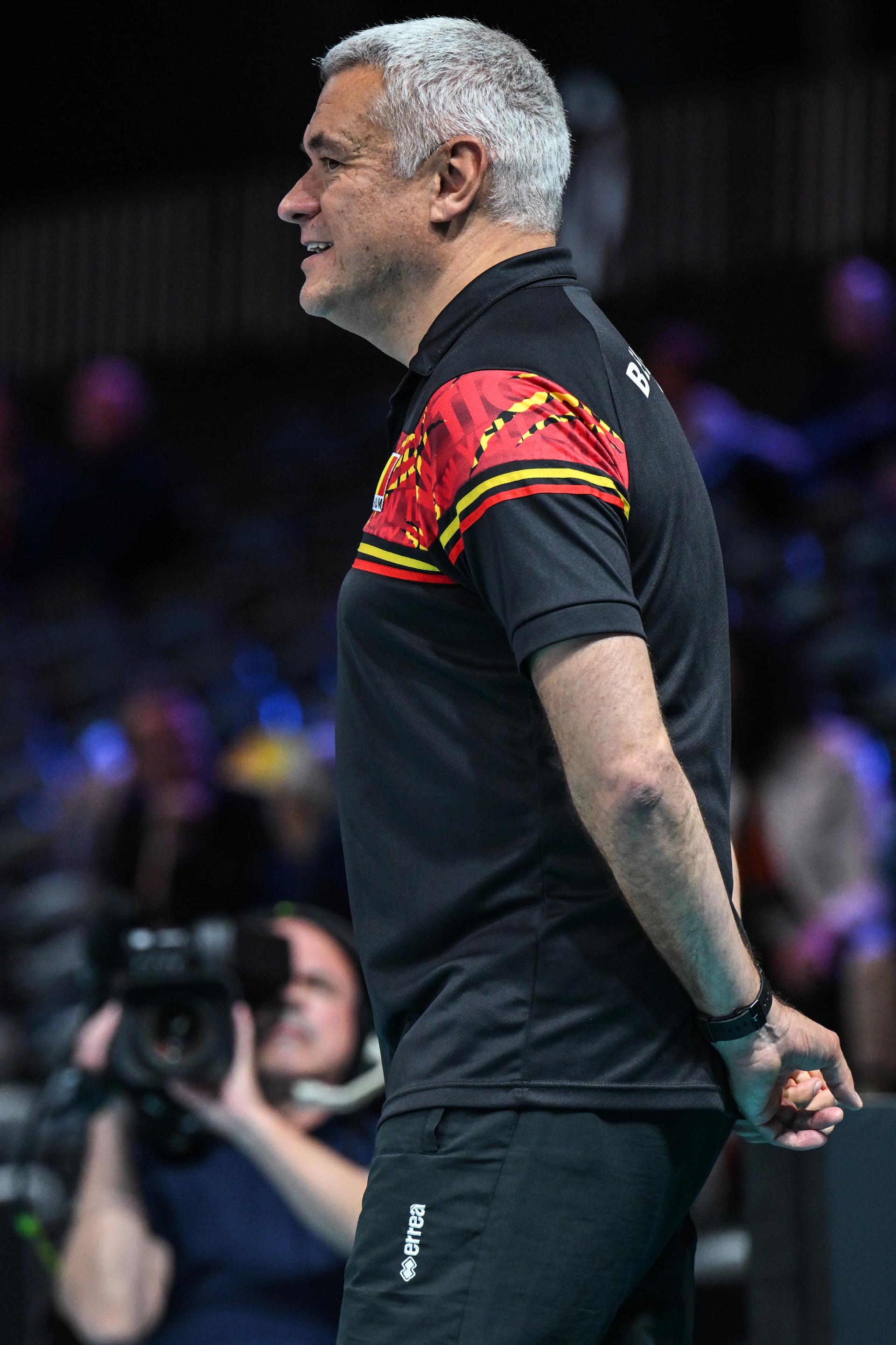 Belgium's head coach Gert Vande Broek pictured during a volleyball game between Belgian national women's team the Yellow Tigers and Cameroon national team, Sunday 02 October 2022 in Arnhem during the pool stage (game 5 of 5) of  the world championships volleyball for women. The tournament takes place form September 23 until October 15, 2022. BELGA PHOTO LUC CLAESSEN