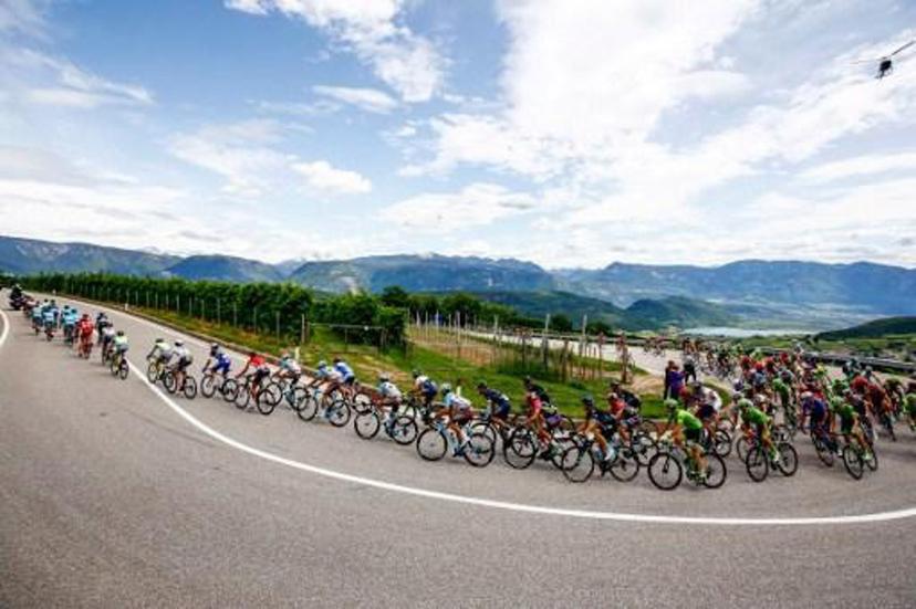 The peloton rides during the 16th stage of the 99th Giro d'Italia, Tour of Italy, from Bressanone / Brixen to Andalo on May 24, 2016. Dutchman Steven Kruijswijk moved closer to a history-making Giro d'Italia triumph Tuesday after stretching his lead over Esteban Chaves and Vincenzo Nibali in a thrilling 16th stage won by Alejandro Valverde.  / AFP PHOTO / LUK BENIES