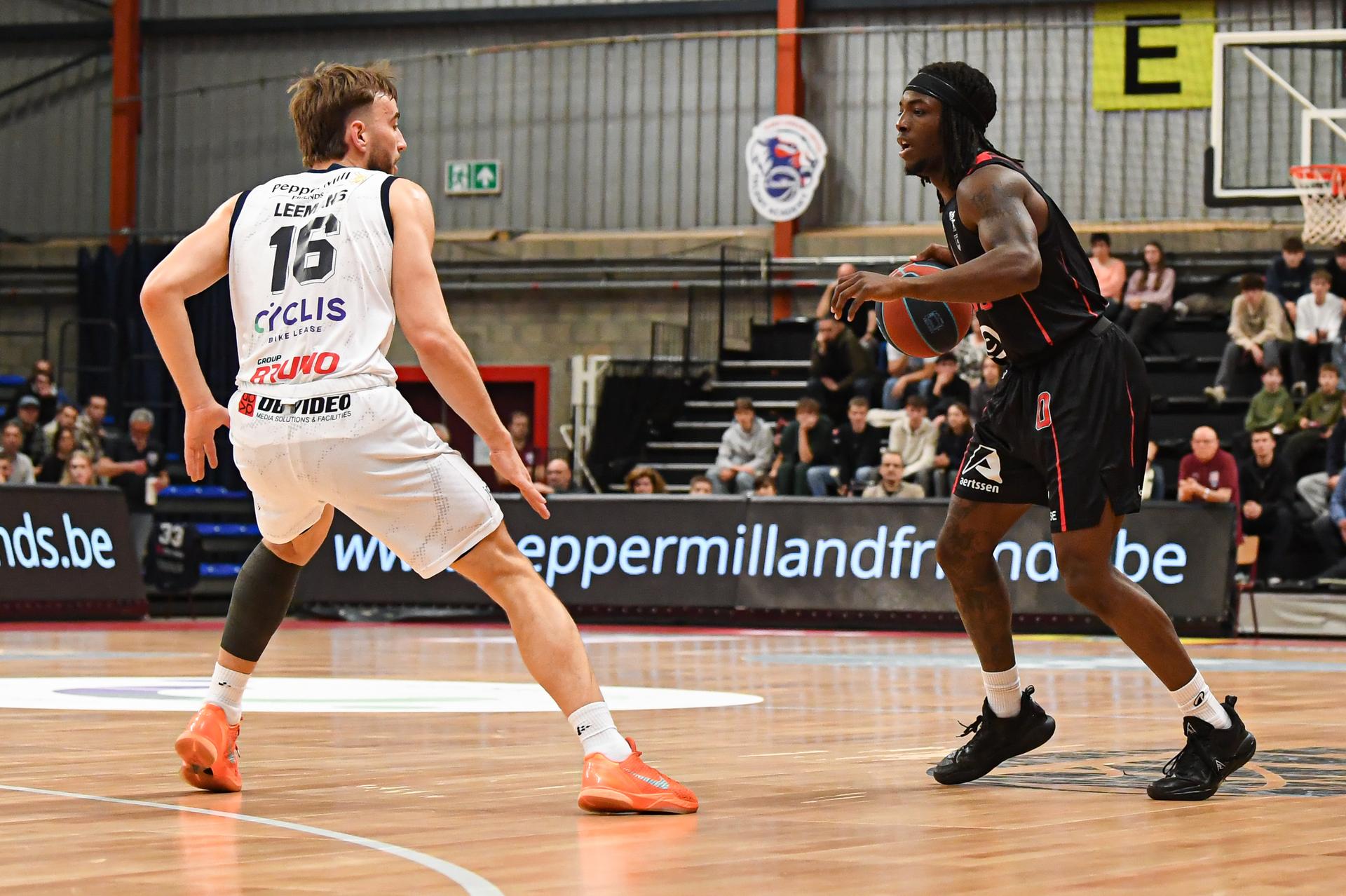 Limburg's Wout Leemans and Antwerp's Rasheed Bello pictured in action during a basketball match between Limburg United and Antwerp Giants, Friday 19 December 2025 in Hasselt, on day 12 of the 'BNXT League' Belgian/ Dutch first division basket championship. BELGA PHOTO JILL DELSAUX
