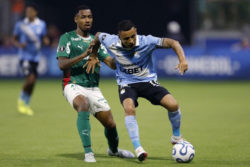 Palmeiras' forward #40 Allan and Sporting Cristal's midfielder #19 Yoshimar Yotun fight for the ball during the Copa Libertadores group stage football match between Brazil's Palmeiras and Peru's Sporting Cristal at Allianz Parque stadium in Sao Paulo, Brazil on April 16, 2026.  Miguel SCHINCARIOL / AFP