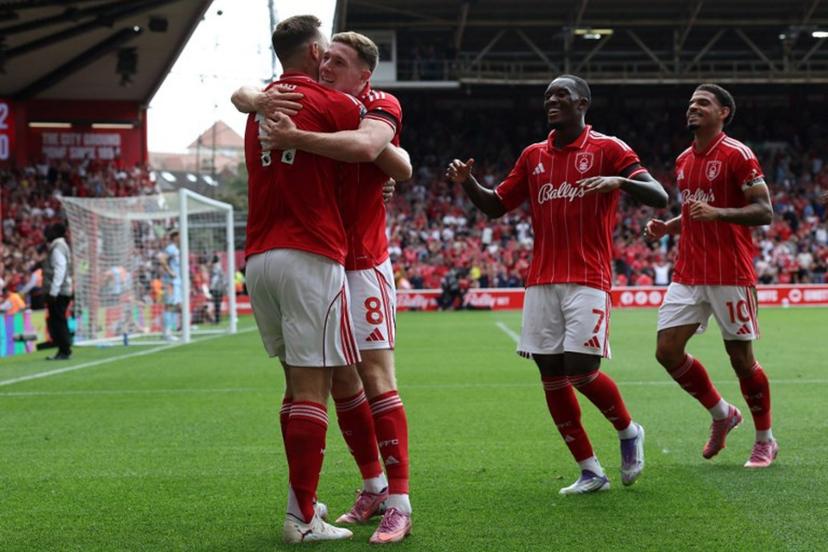 Nottingham Forest's New Zealand striker #11 Chris Wood (L) celebrates with teammates after scoring their third goal during the English Premier League football match between Nottingham Forest and Brentford at The City Ground in Nottingham, central England, on August 17, 2025.  Darren Staples / AFP