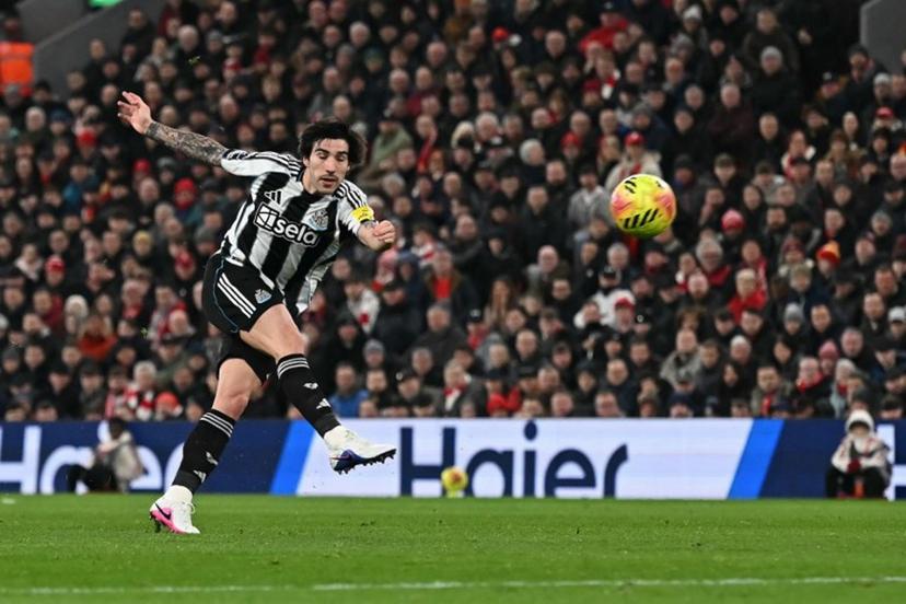 Newcastle United's Italian midfielder #08 Sandro Tonali shoots but fails to score during the English Premier League football match between Liverpool and Newcastle United at Anfield in Liverpool, north west England on January 31, 2026.  Paul ELLIS / AFP