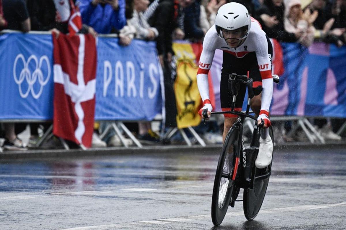 Austria's Felix Grossschartner cycles as he competes in the men's road cycling individual time trial during the Paris 2024 Olympic Games in Paris, on July 27, 2024.  JULIEN DE ROSA / AFP