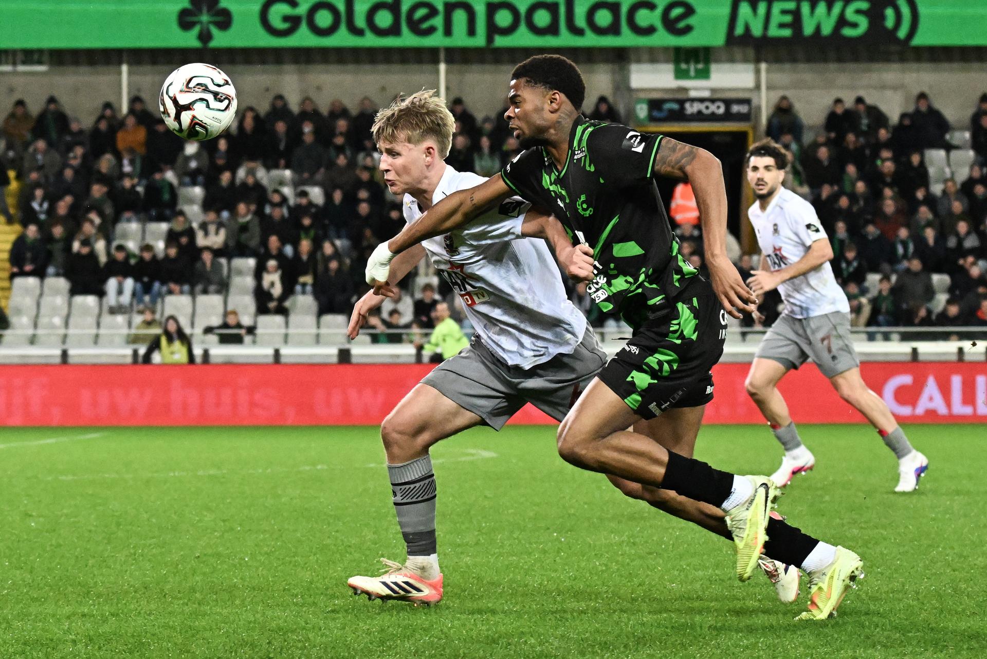 Dender's Luc De Fougerolles and Cercle's Steve Eyrolle Ngoura fight for the ball during a soccer match between Cercle Brugge KSV and FCV Dender EH, Sunday 01 March 2026 in Brugge, on day 27 of the 2025-2026 'Jupiler Pro League' first division of the Belgian championship. BELGA PHOTO MAARTEN STRAETEMANS