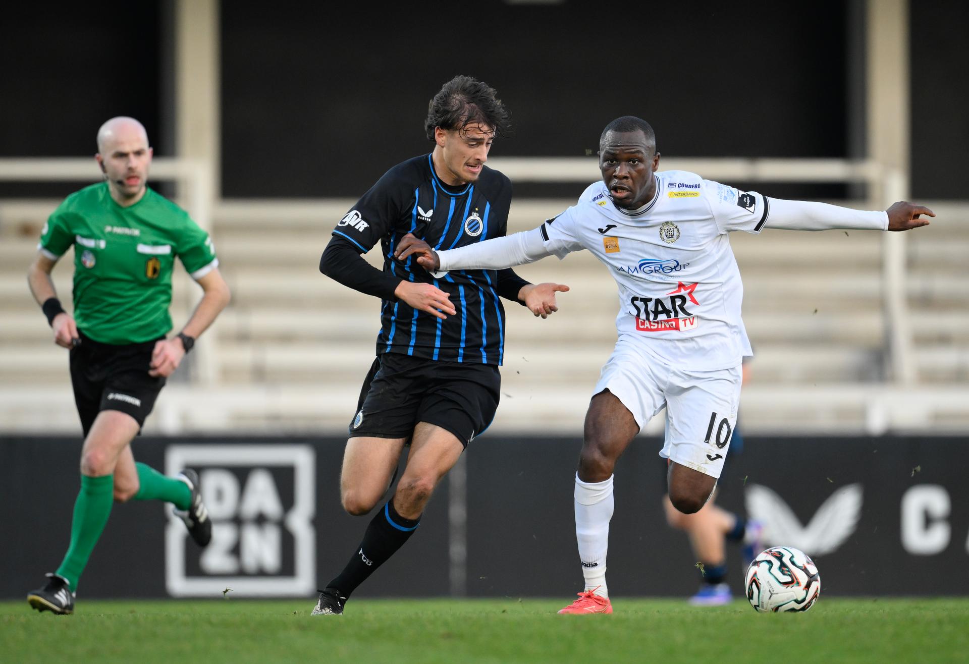 Club's Thibaut Van Acker and Lokeren's Mohammed Soumare fight for the ball during a soccer game between Club NXT and KSC Lokeren, Sunday 18 January 2026 in Roeselare, on day 20 of the 2025-2026 'Challenger Pro League' 1B second division of the Belgian championship. BELGA PHOTO JOHN THYS