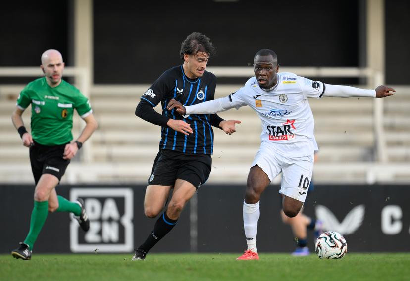 Club's Thibaut Van Acker and Lokeren's Mohammed Soumare fight for the ball during a soccer game between Club NXT and KSC Lokeren, Sunday 18 January 2026 in Roeselare, on day 20 of the 2025-2026 'Challenger Pro League' 1B second division of the Belgian championship. BELGA PHOTO JOHN THYS