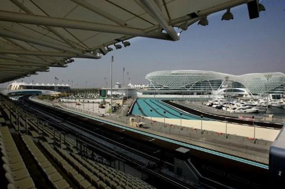 A picture shows the newly built Yas Marina circuit in the Gulf emirate of Abu Dhabi on October 28, 2009. The season-ending maiden Abu Dhabi Grand Prix will take place on November 1. AFP PHOTO/KARIM SAHIB