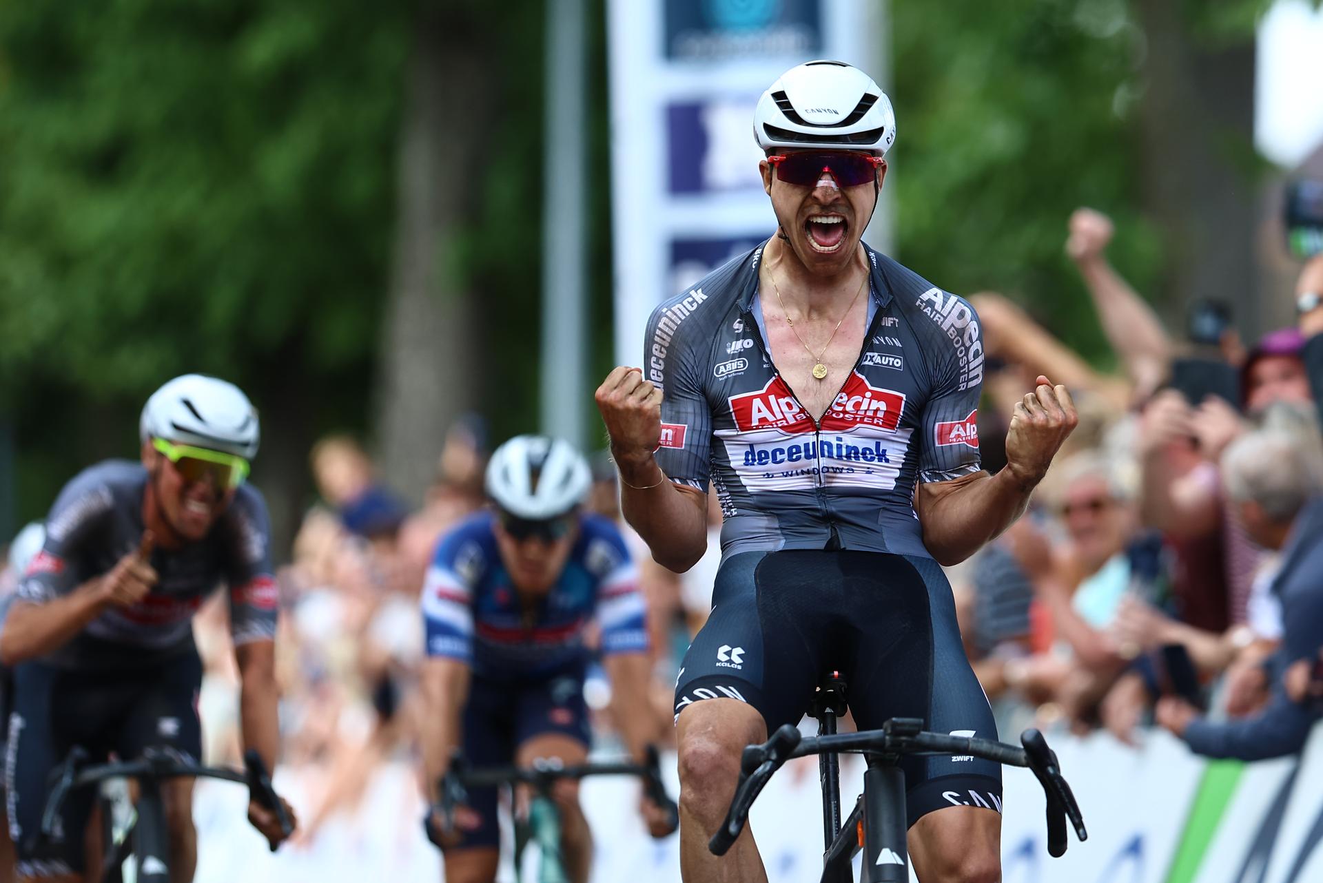 Belgian Niels Vandeputte and pictured celebrating as he crosses the finish line of the elite race at the Belgian Gravel Championships, Sunday 17 August 2025, in Westerlo. BELGA PHOTO DAVID PINTENS